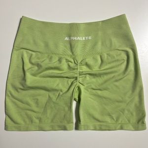 Alphalete Amplify 3.5 Shorts in size L